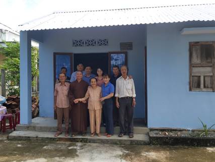 Đảng uỷ xã Nghĩa Kỳ tổ chức bàn giao việc sửa chữa ngôi nhà cho gia đình Mẹ Việt Nam Anh hùng Đặng Thị Mẽo